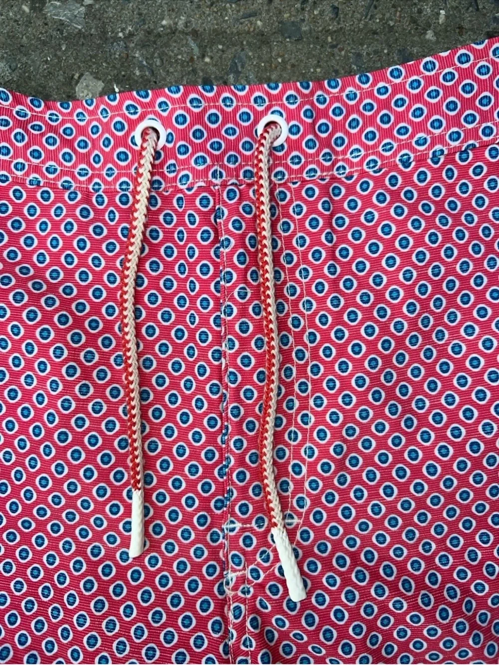 Johnnie O Karratha Swim Trunks Mens M Red Blue Circular Geometric Board Shorts